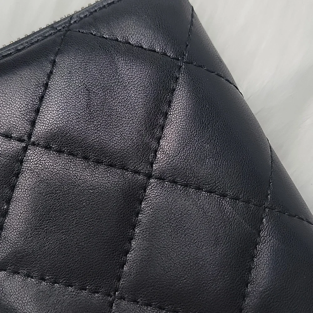 MICHAEL‎ KORS Hamilton Black Quilted Leather Gold Tone Logo Zip Around Wallet
